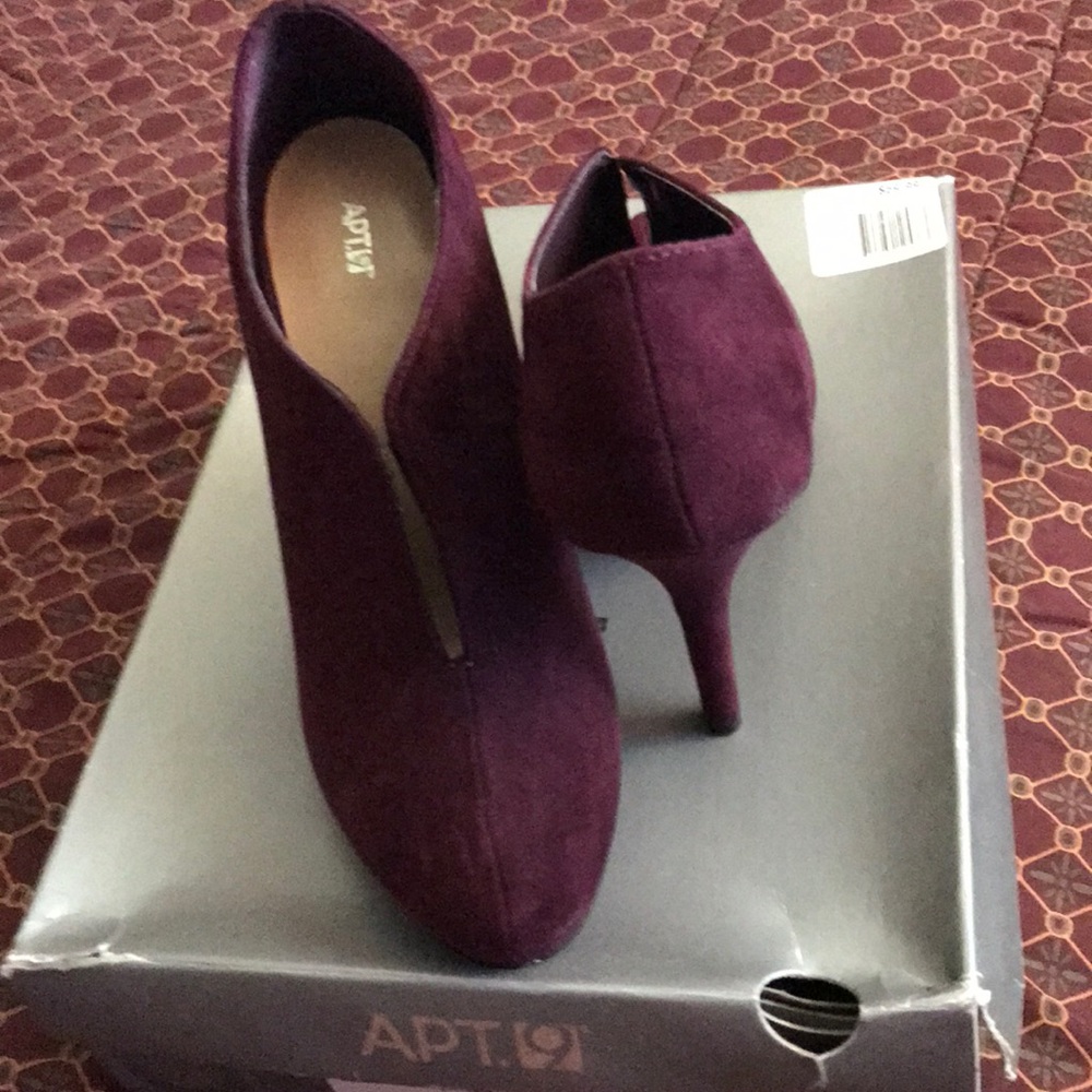 Shoes - Picture 8 of 9